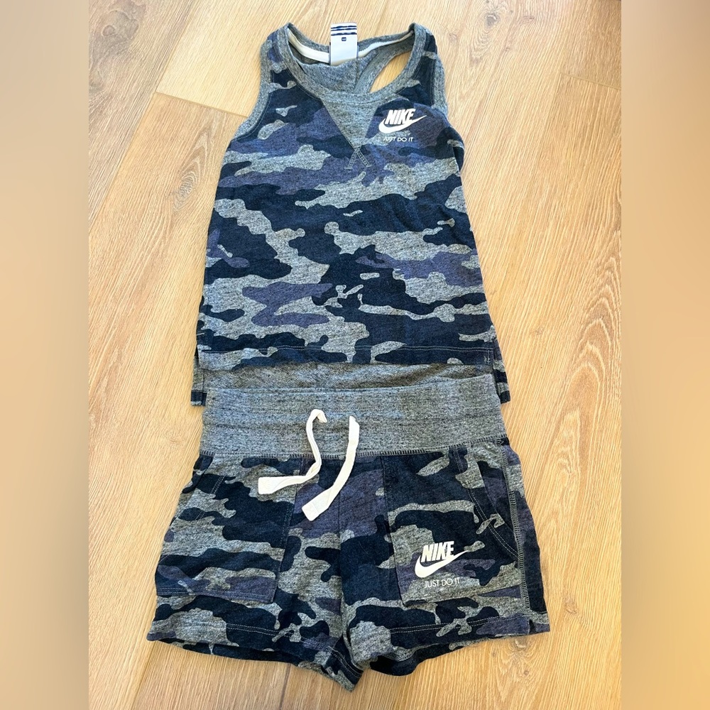 Girls Nike XS set
